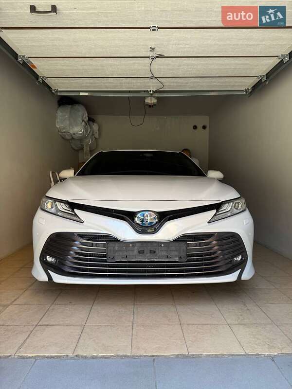 Toyota Camry (2019)