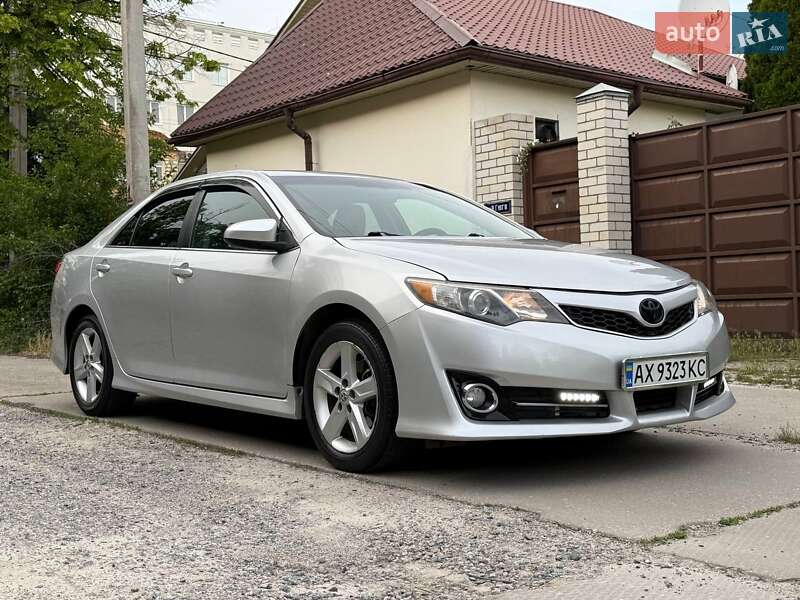 Toyota Camry (2014)