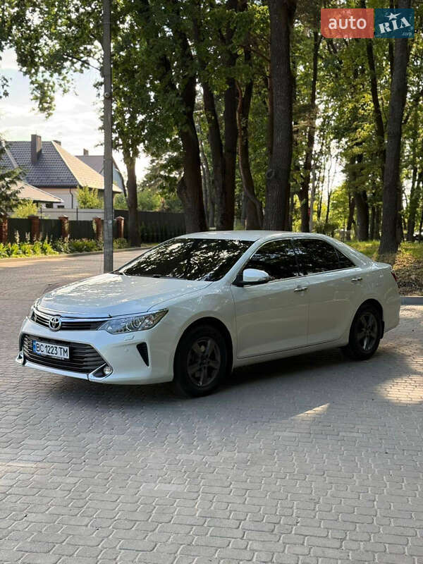 Toyota Camry (2014)