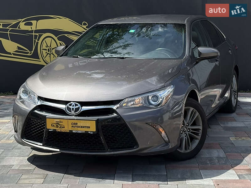 Toyota Camry (2016)