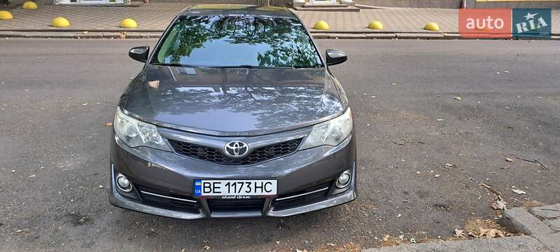 Toyota Camry (2014)