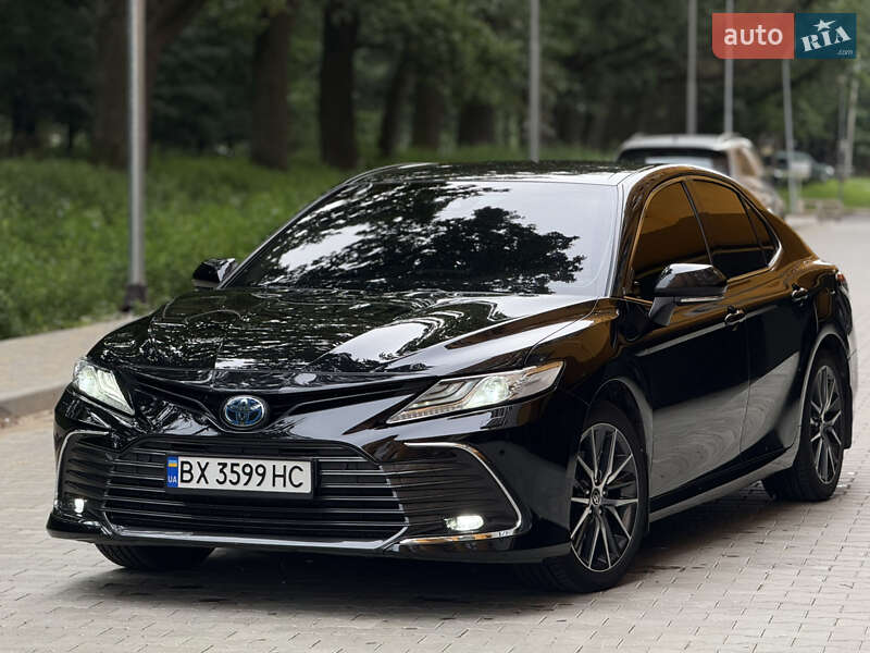 Toyota Camry (2021)