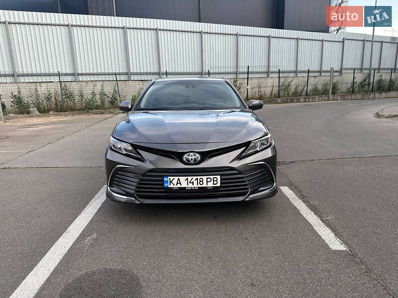 Toyota Camry (2021)