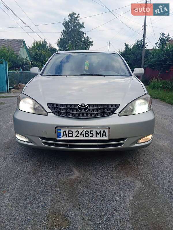 Toyota Camry (2004)