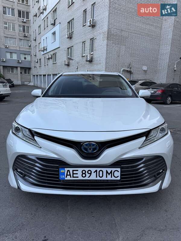 Toyota Camry (2019)