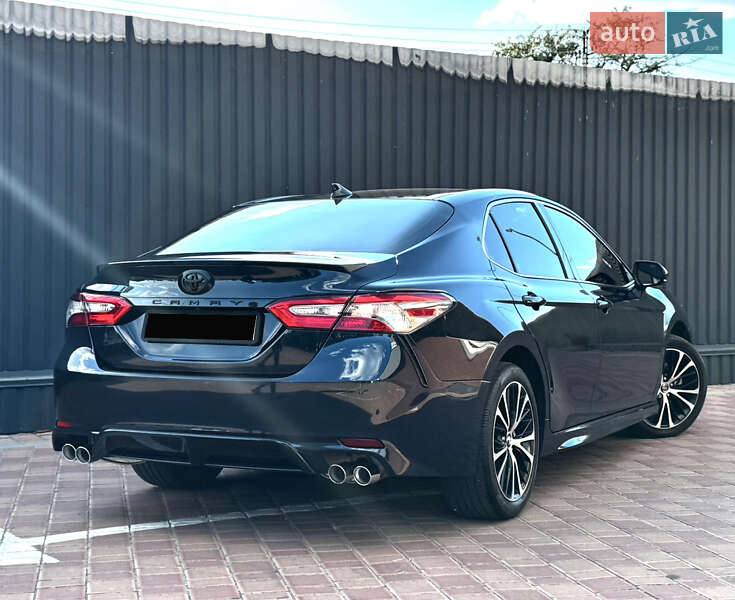Toyota Camry (2019)