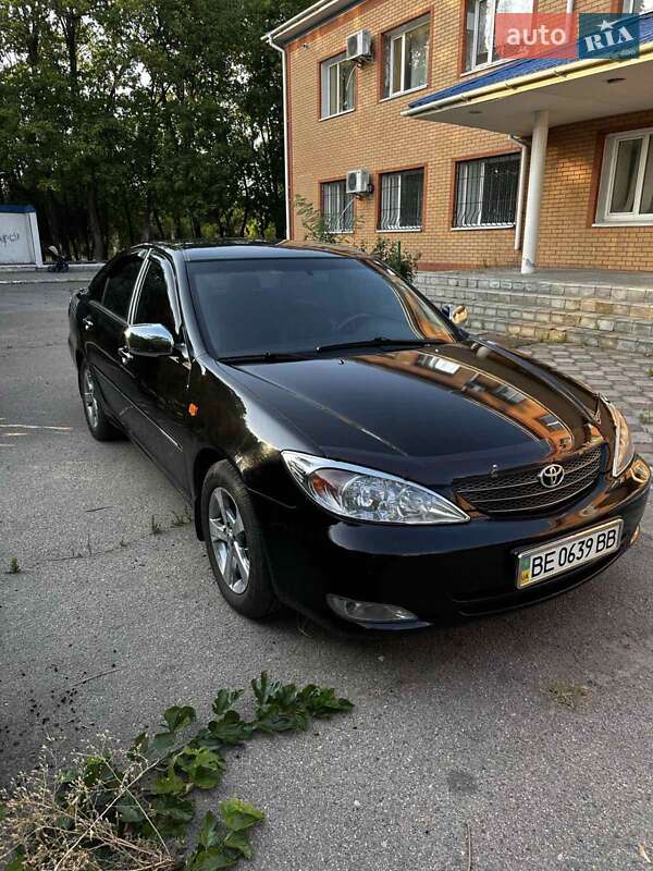 Toyota Camry (2003)