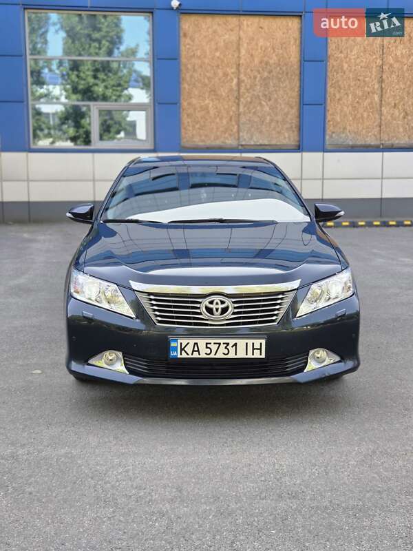Toyota Camry (2013)