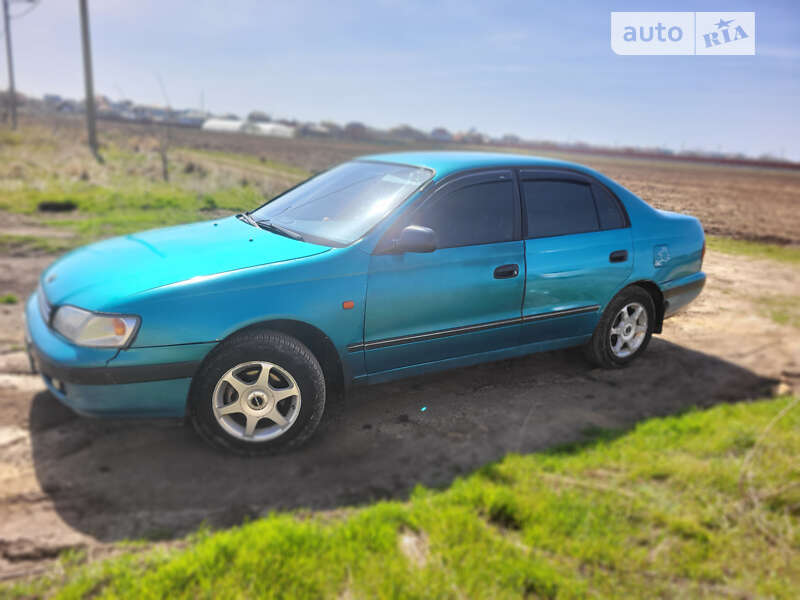 Toyota Carina e (1998)