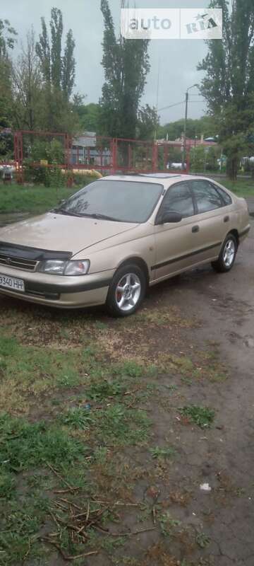 Toyota Carina e (1992)