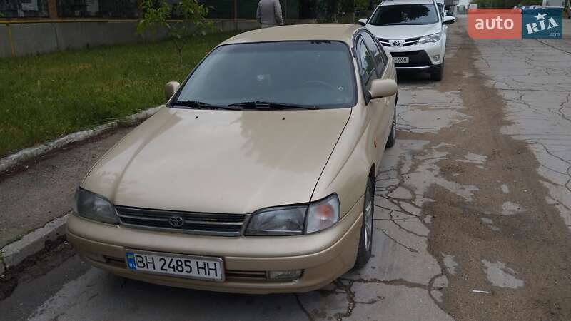 Toyota Carina e (1993)