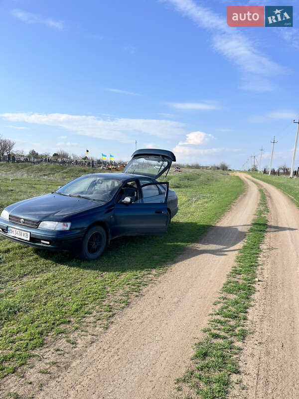 Toyota Carina e (1992)
