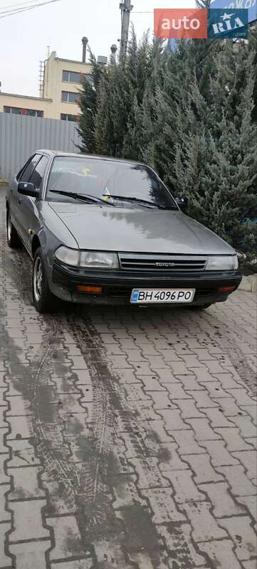Toyota Carina (1990)