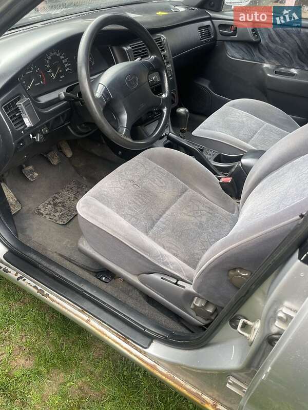 Toyota Carina (1994)