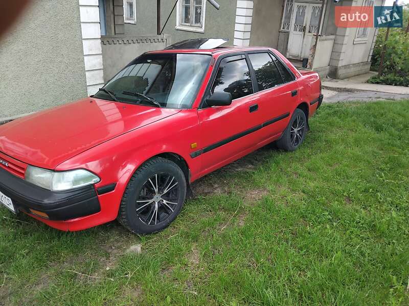 Toyota Carina (1990)