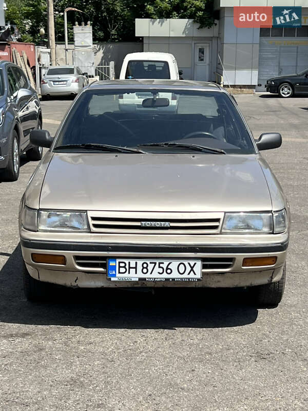 Toyota Carina (1988)