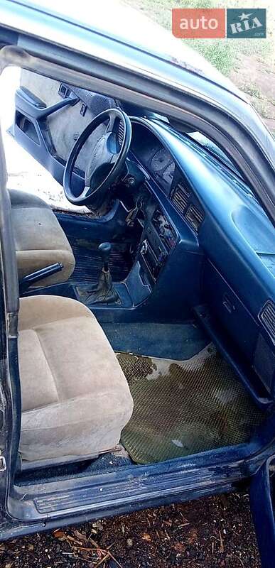 Toyota Carina (1990)