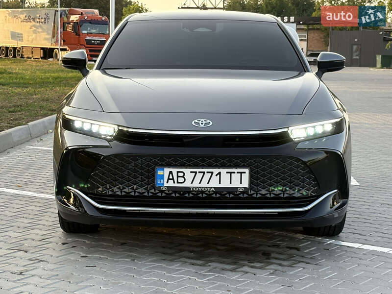 Toyota Crown (2023)