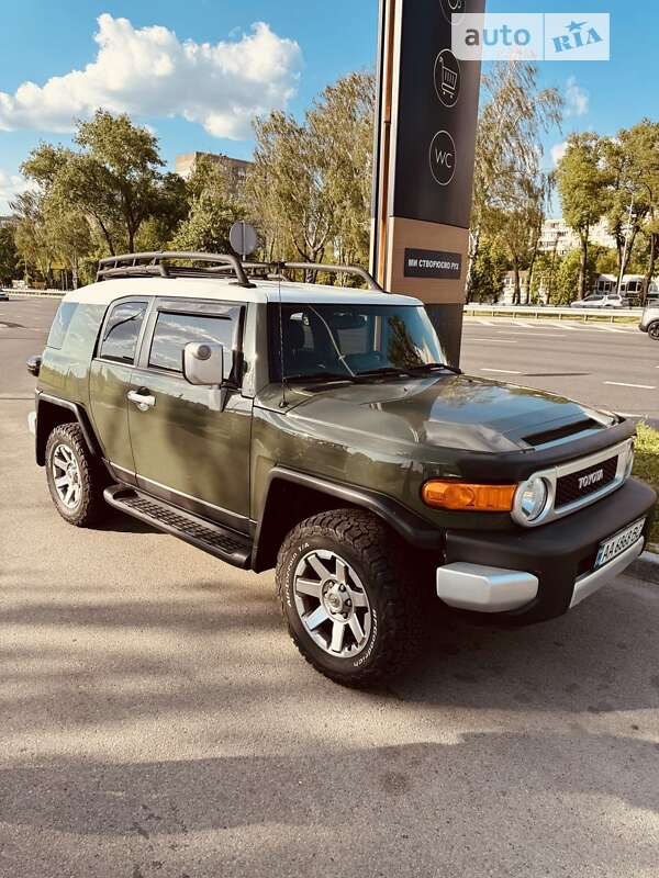 Toyota Fj cruiser (2014)