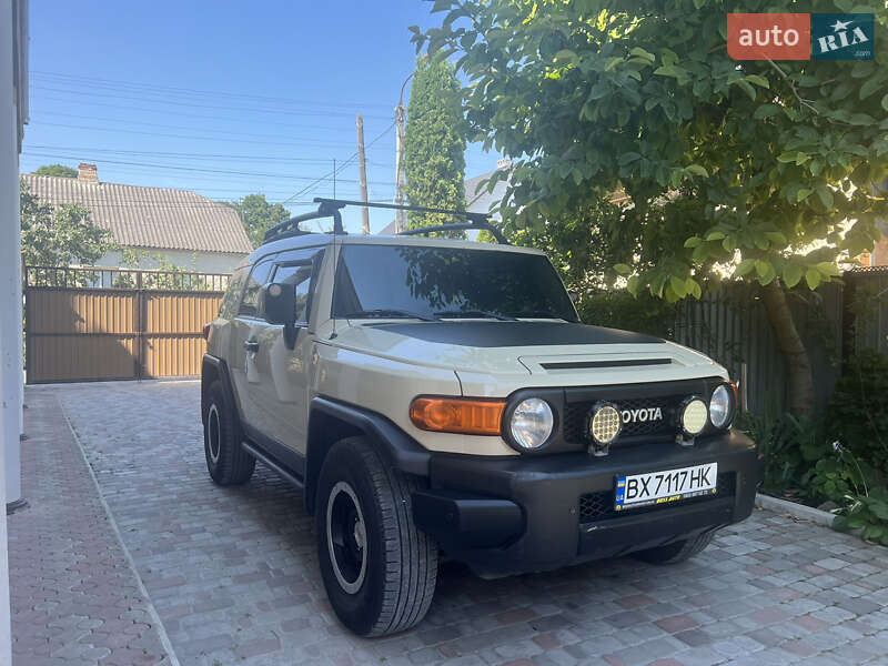Toyota Fj cruiser (2011)