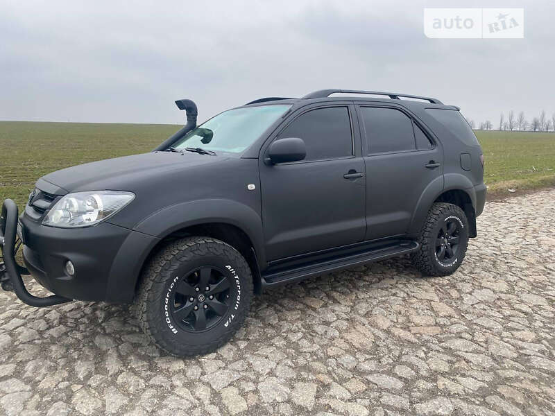 Toyota Fortuner (2005)