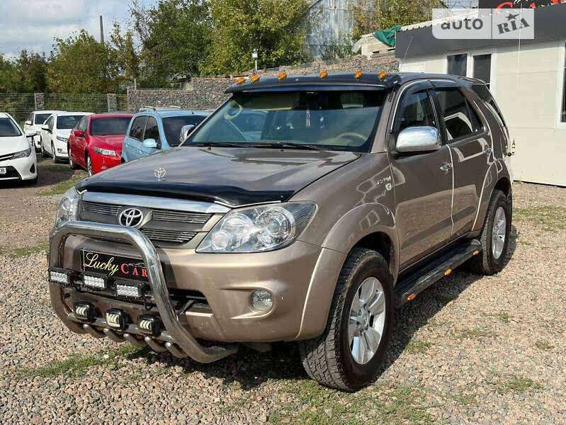 Toyota Fortuner (2006)