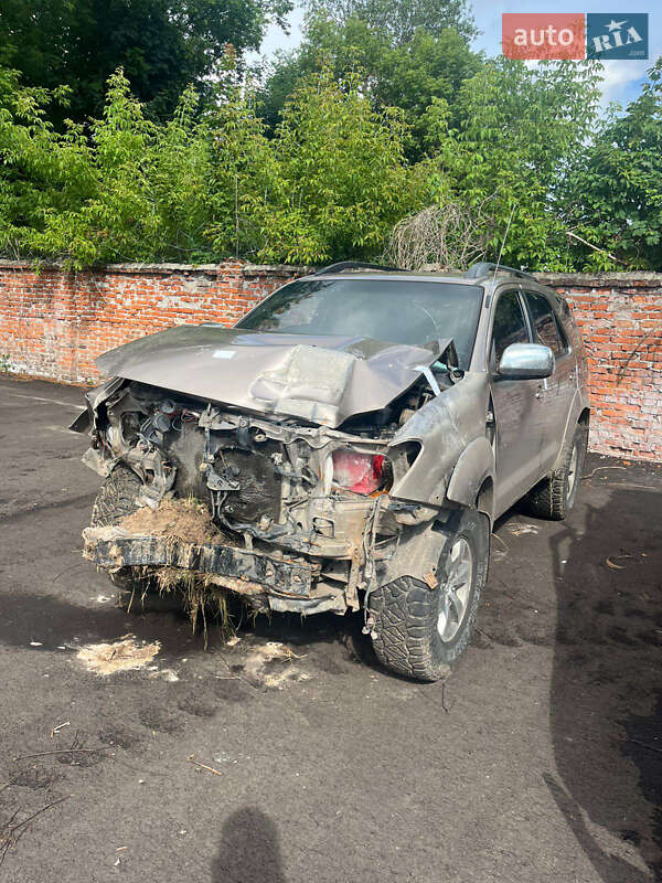 Toyota Fortuner (2006)