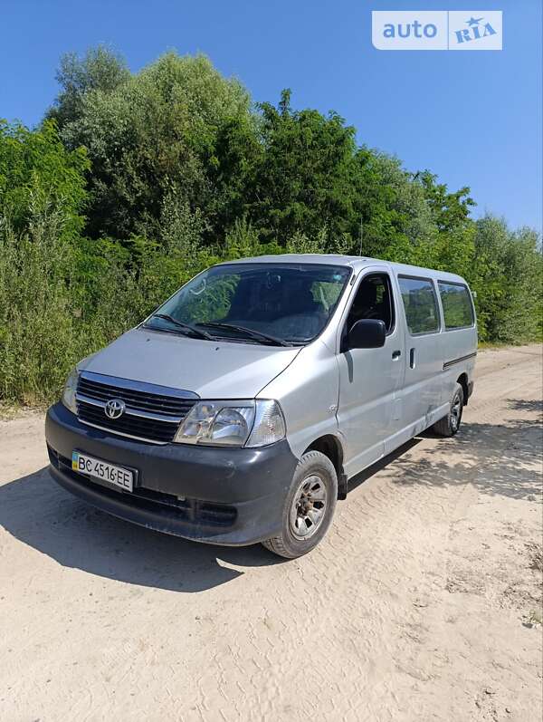 Toyota Hi ace (2011)