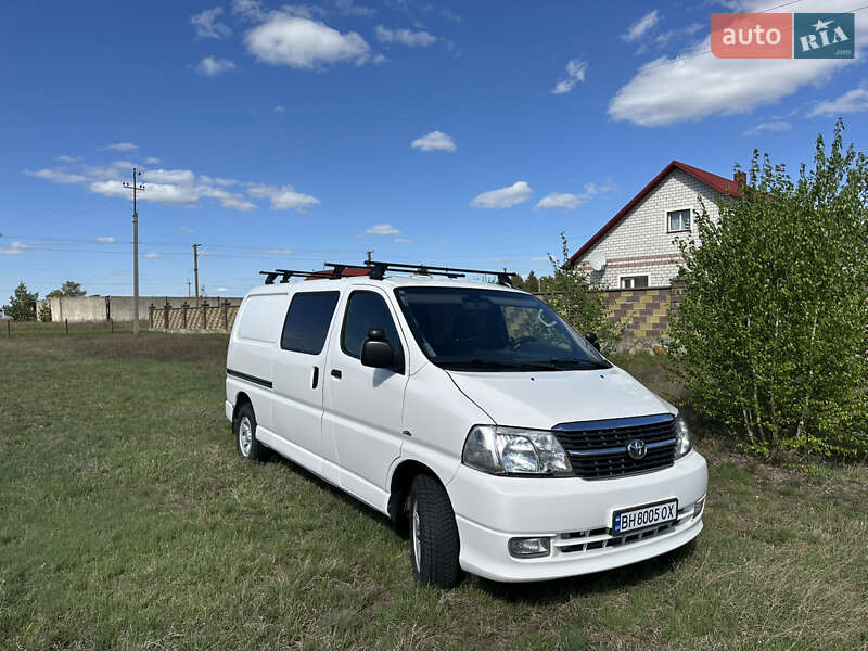 Toyota Hiace (2012)
