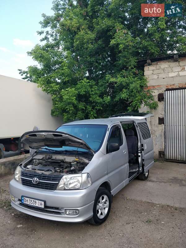 Toyota Hiace (2007)