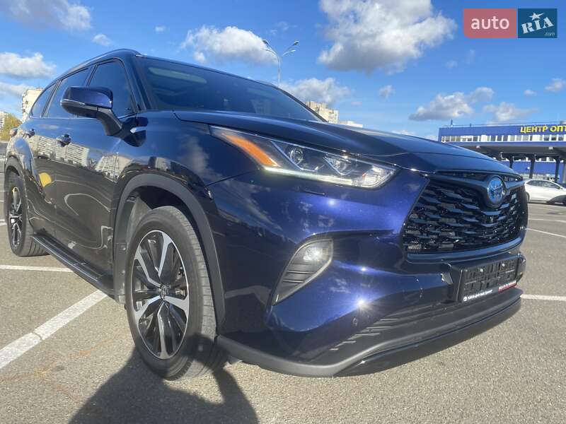 Toyota Highlander hybrid (2022)