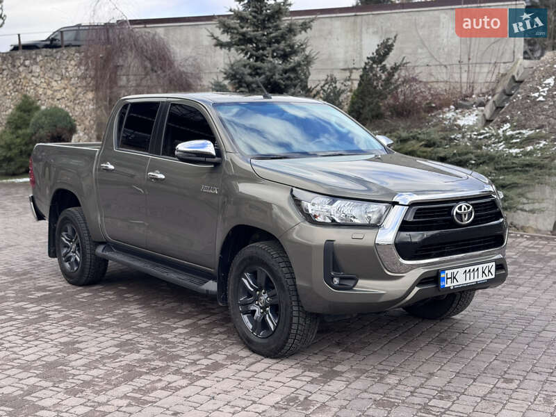 Toyota Hilux (2023)