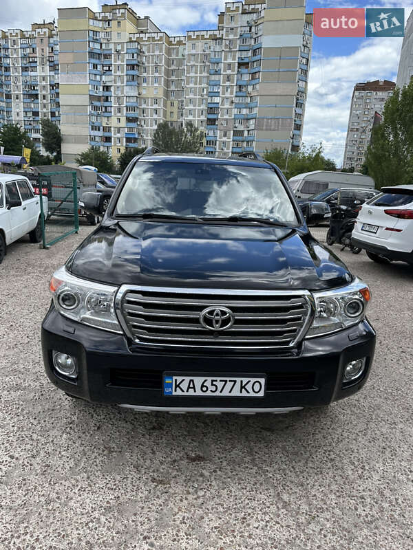 Toyota Land cruiser (2012)