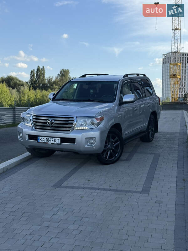 Toyota Land cruiser (2013)