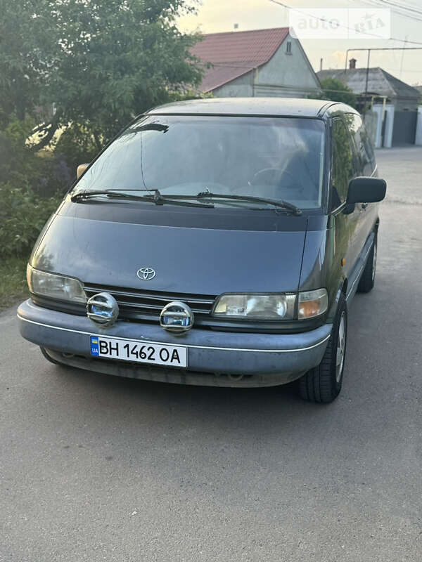 Toyota Previa (1990)