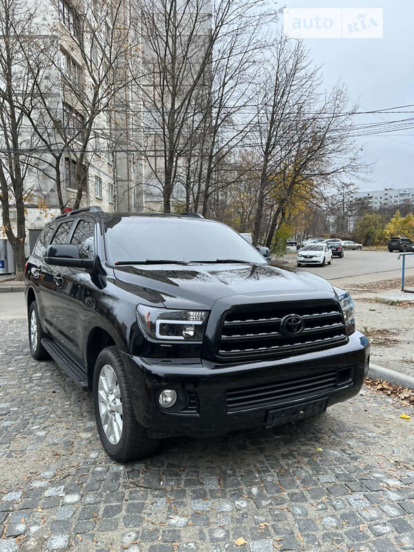 Toyota Sequoia (2015)