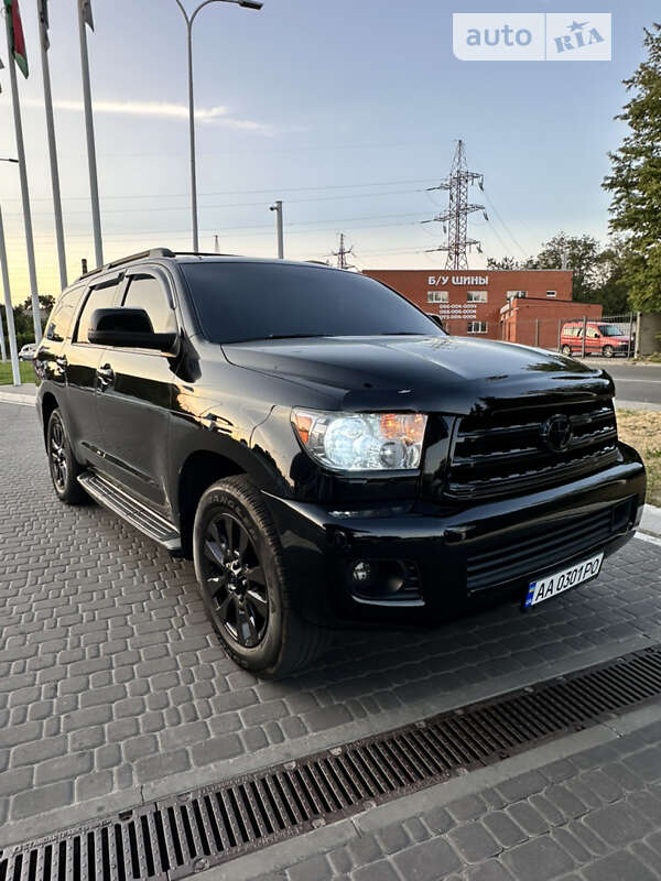 Toyota Sequoia (2011)