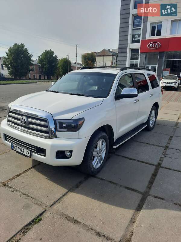 Toyota Sequoia (2010)