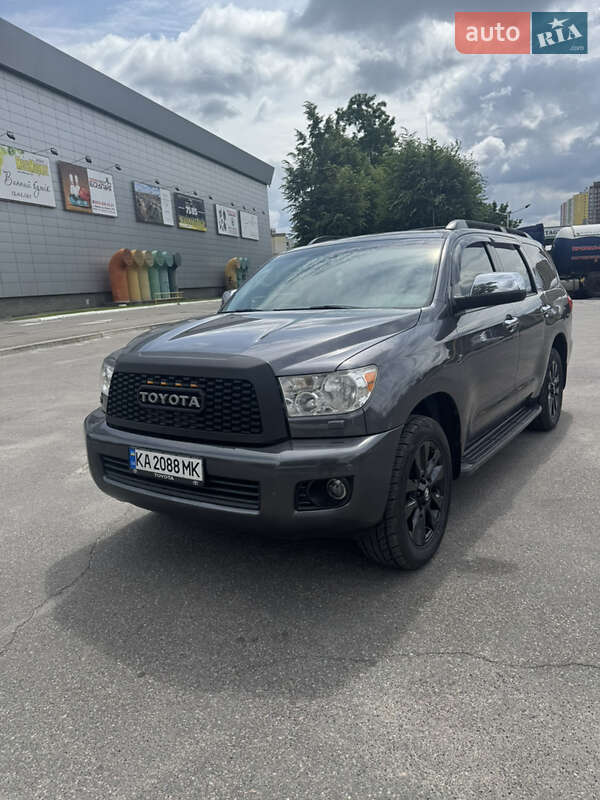 Toyota Sequoia (2012)