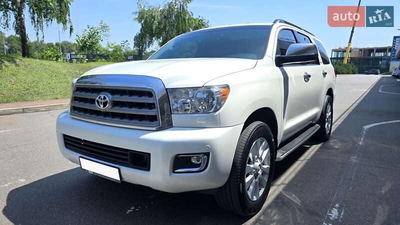 Toyota Sequoia (2011)
