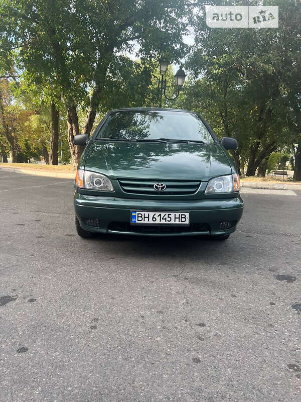 Toyota Sienna (2002)