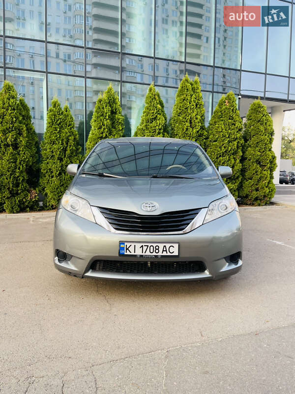 Toyota Sienna (2010)
