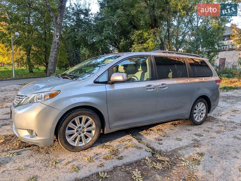 Toyota Sienna (2013)