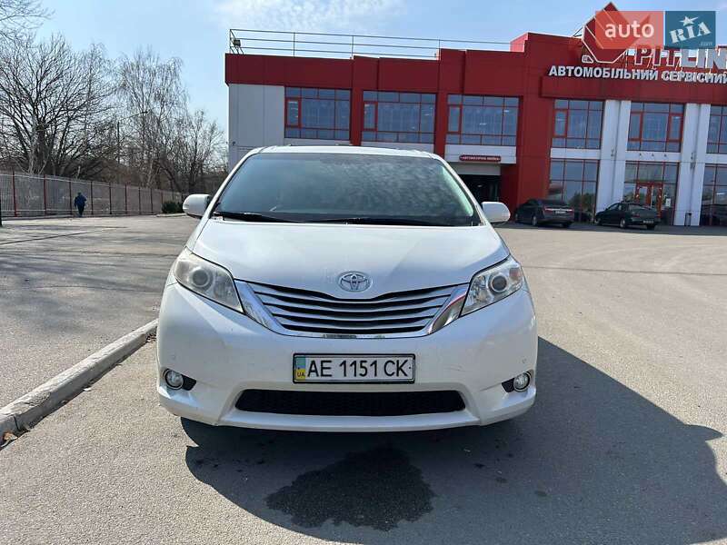Toyota Sienna (2013)