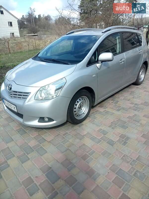 Toyota Verso (2011)
