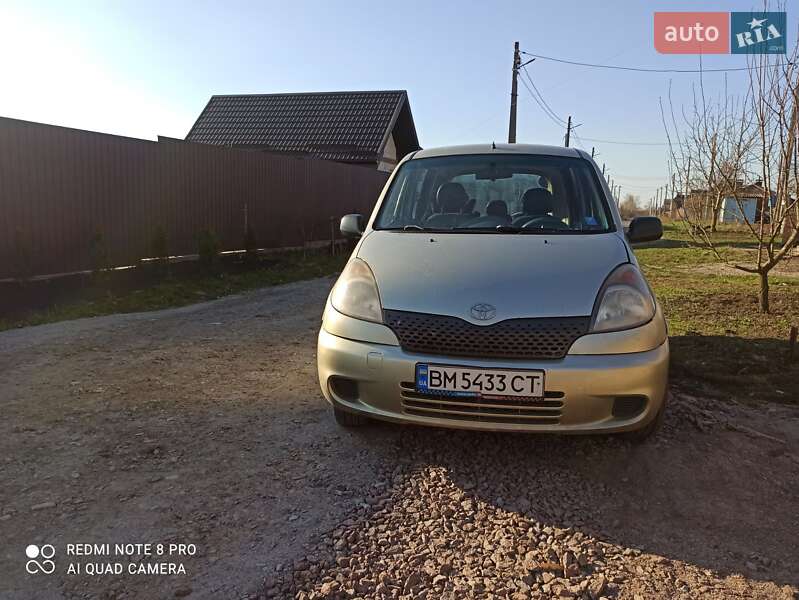 Toyota Yaris verso (2000)