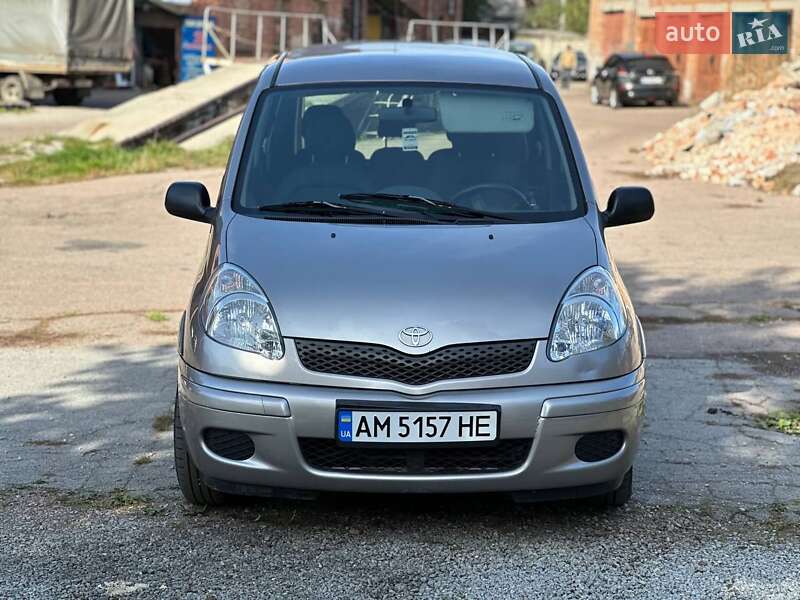 Toyota Yaris verso (2005)
