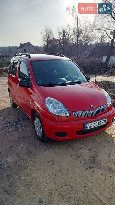 Toyota Yaris verso (2004)