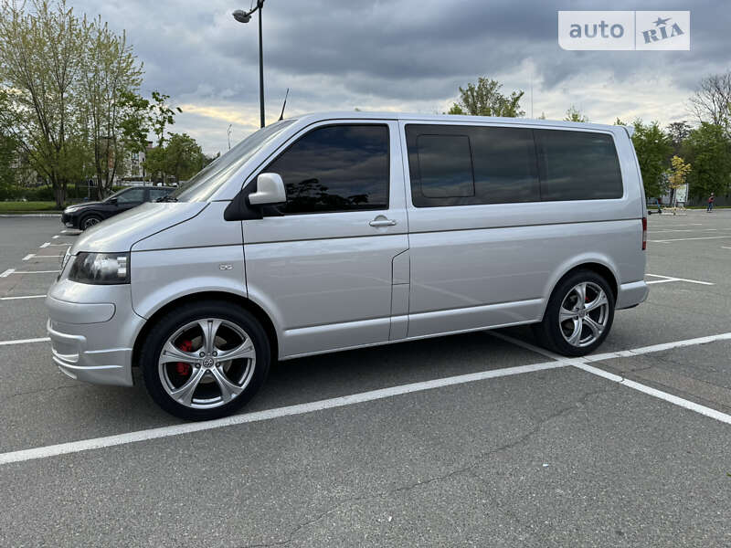 Volkswagen Caravelle (2005)