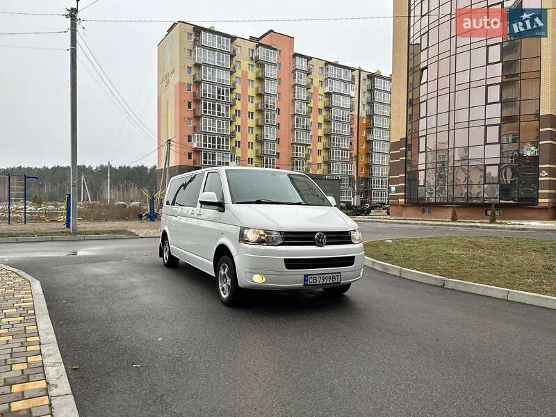 Volkswagen Caravelle (2010)